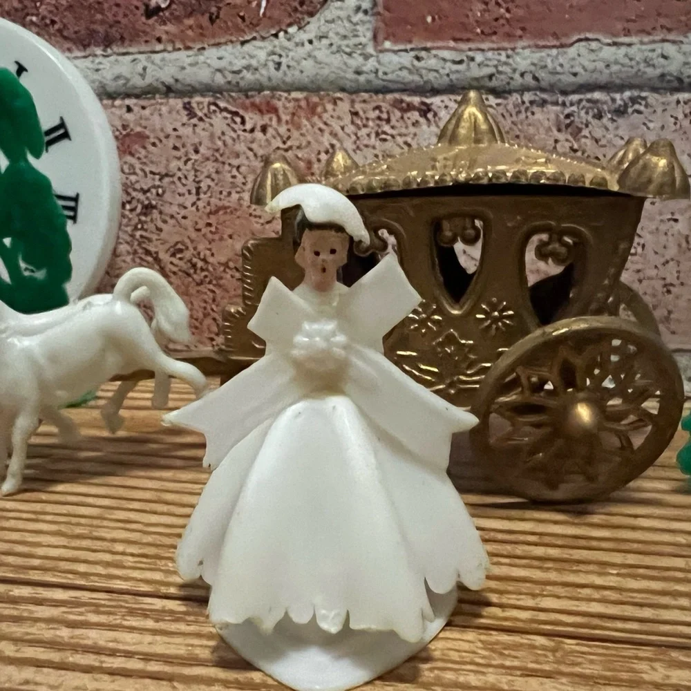 Vintage Princess Cake Topper. Cinderella style, QUINCEANERA, Princess Party